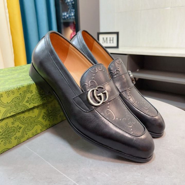 G*u*i leather shoes